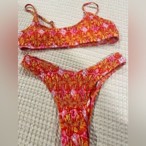 VOLAFA Triangle Smocked Textured bikini - Picture 3 of 6